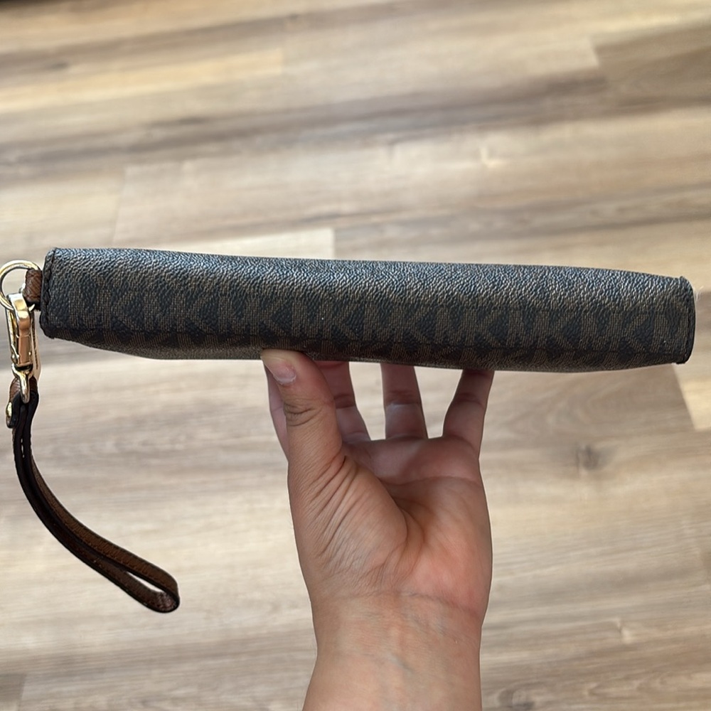Michael Kors Signature Zip-Around Wallet - Picture 8 of 11